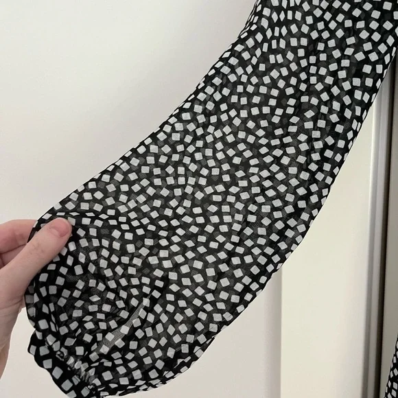 • 3 dresses! • - Picture 3 of 10